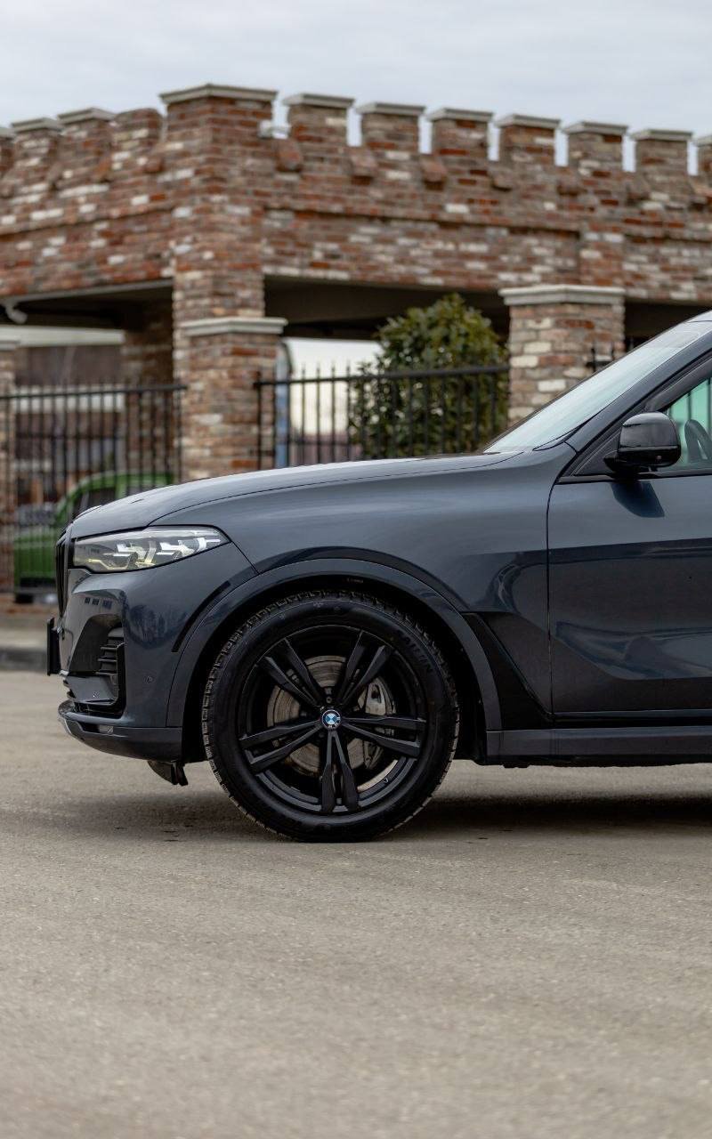 BMW X7 - Фото 1
