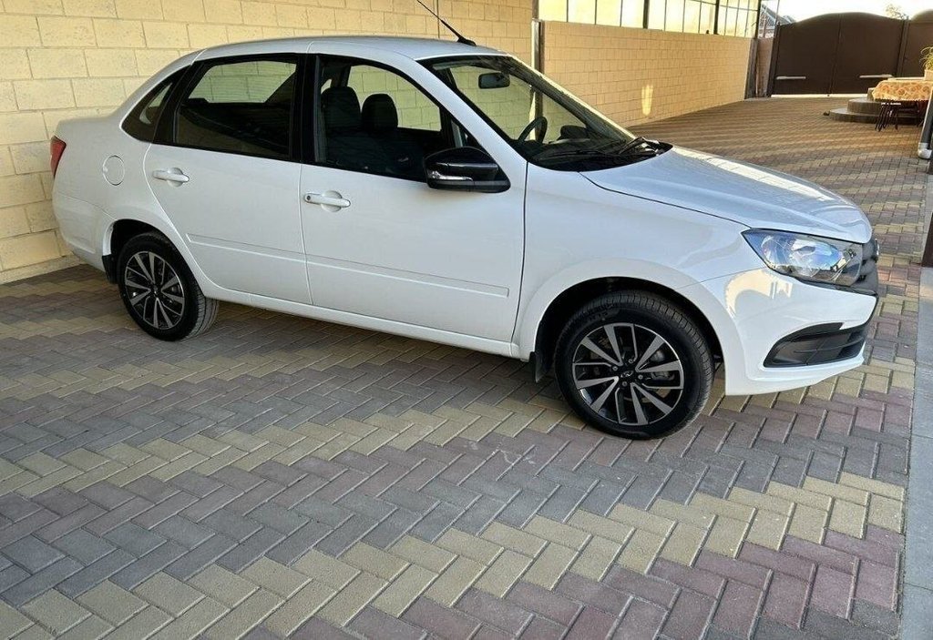 Lada Granta 2025 - Фото 1