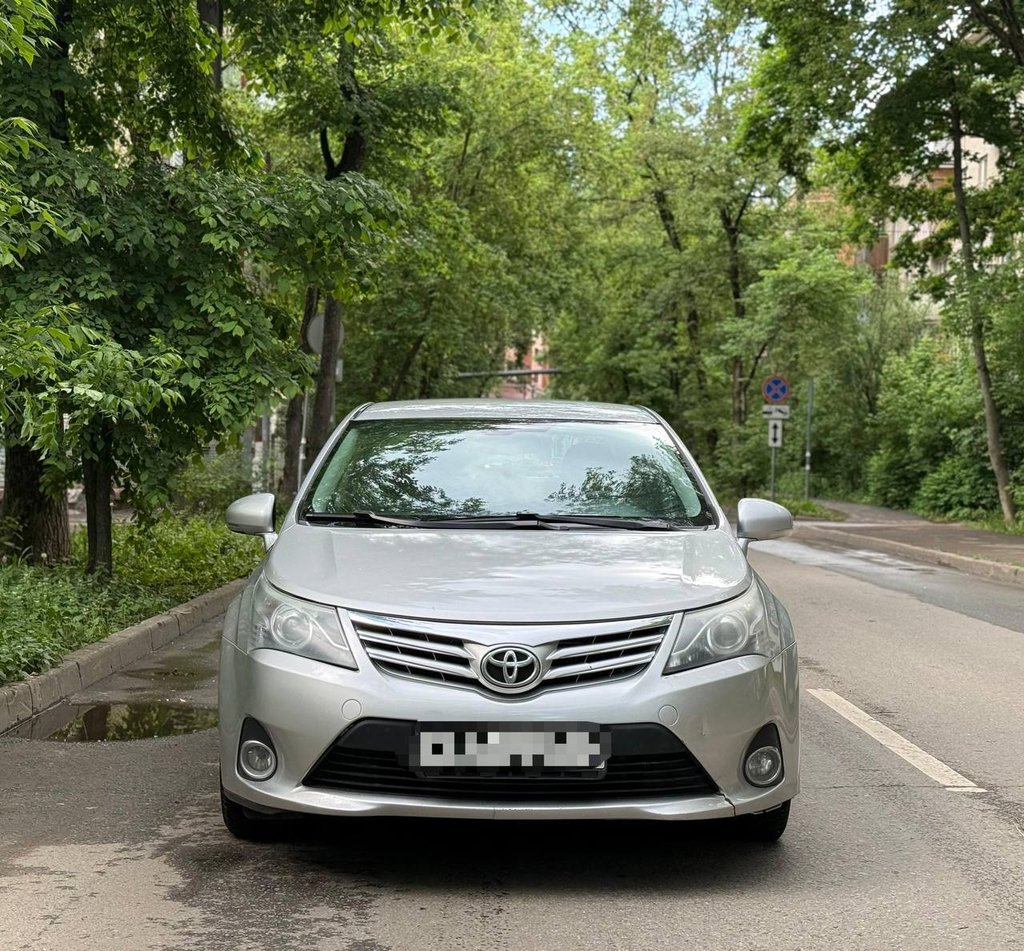 Toyota Avensis 2012 - Фото 1