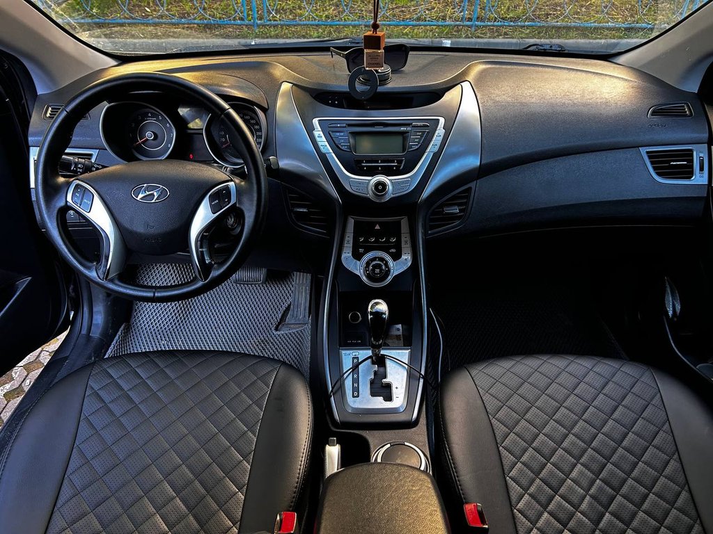 Hyundai Elantra 2011