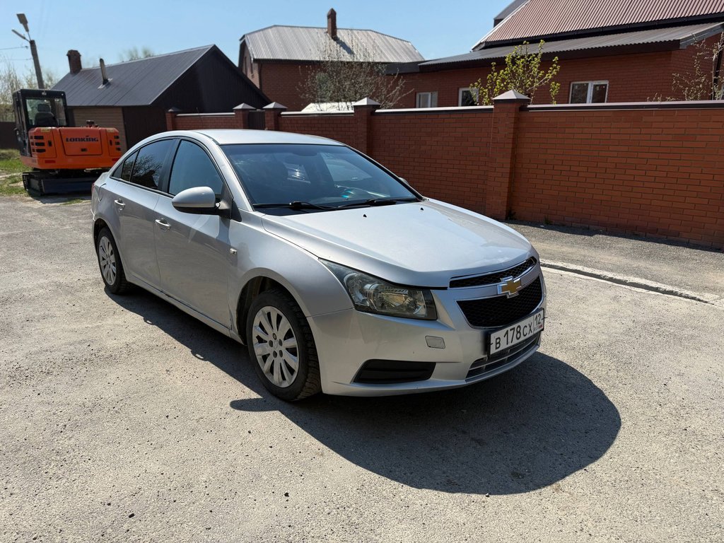 Chevrolet Cruze 2010 - Фото 1